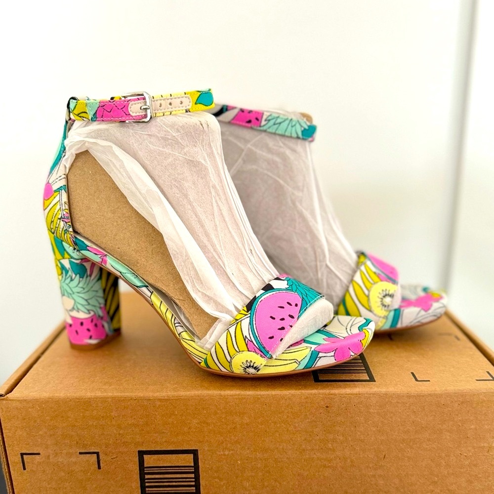 Hot Summer heels! Naturalizer Joy Ankle Strap Heeled Sandal - Retro Fruit Design